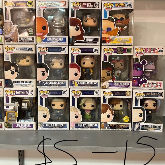 SO MANY FUNKOS!!! ASK FOR AVAILABILITY - Picture 9 of 10